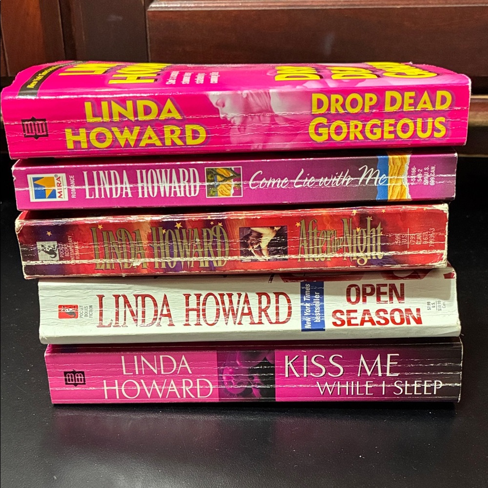 Linda Howard set of five Book Collection - Vibrant Pink and Red Covers